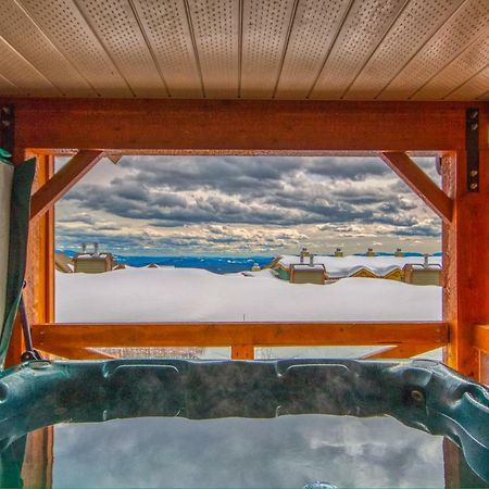 3 BR 3 Bath ski in ski out with private hot tub Big White Zewnętrze zdjęcie