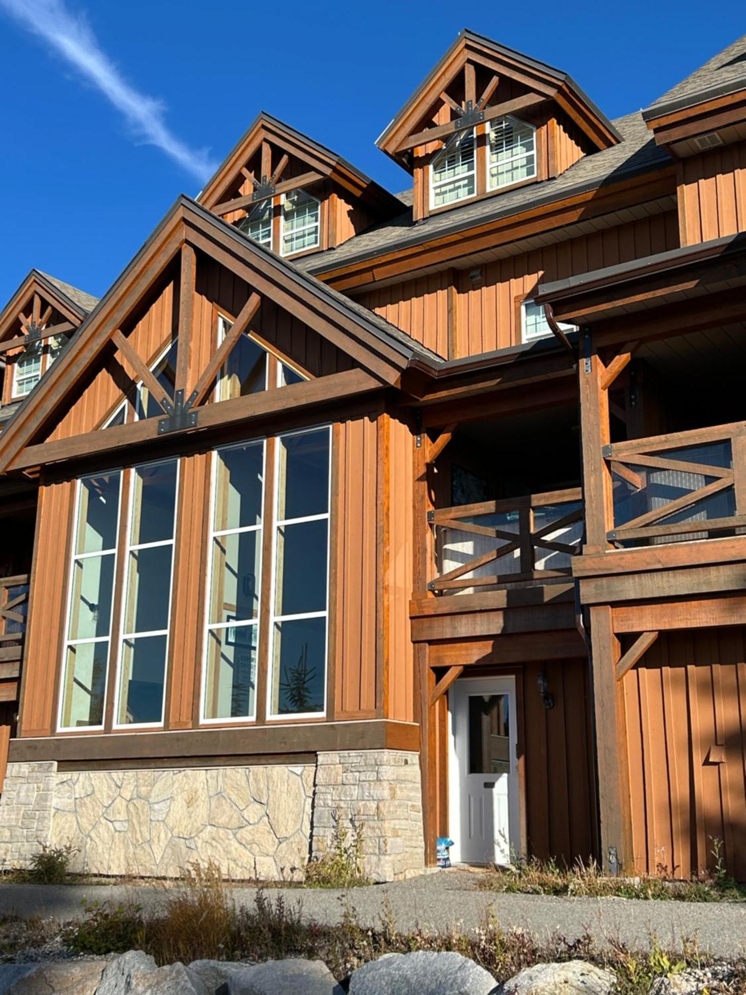 3 BR 3 Bath ski in ski out with private hot tub Big White Zewnętrze zdjęcie