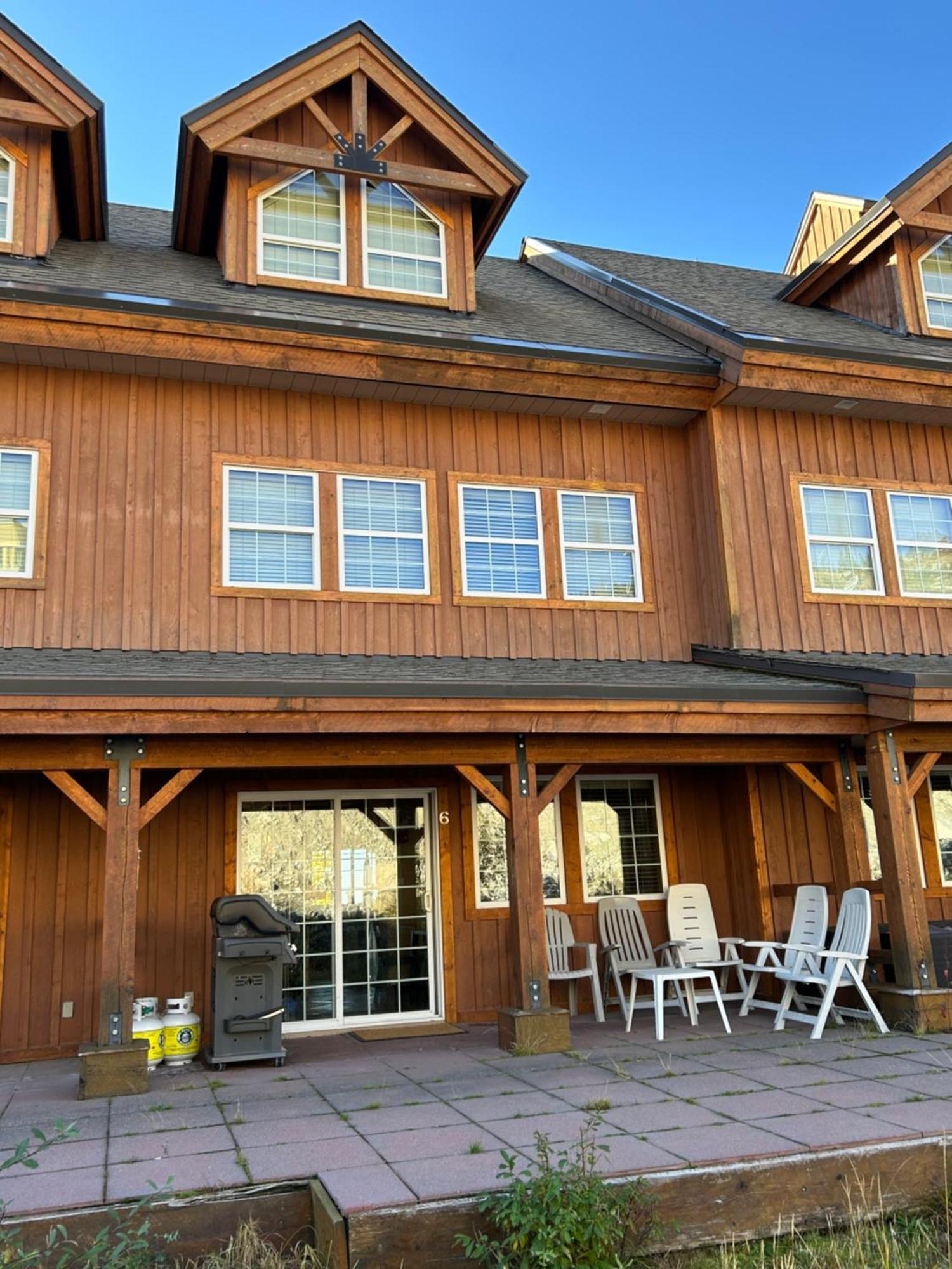 3 BR 3 Bath ski in ski out with private hot tub Big White Zewnętrze zdjęcie