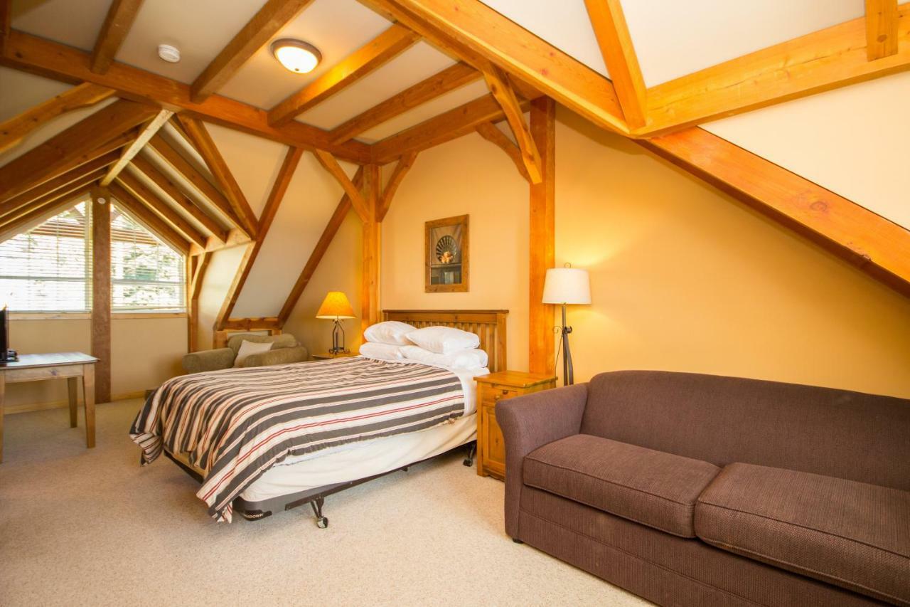 3 BR 3 Bath ski in ski out with private hot tub Big White Zewnętrze zdjęcie