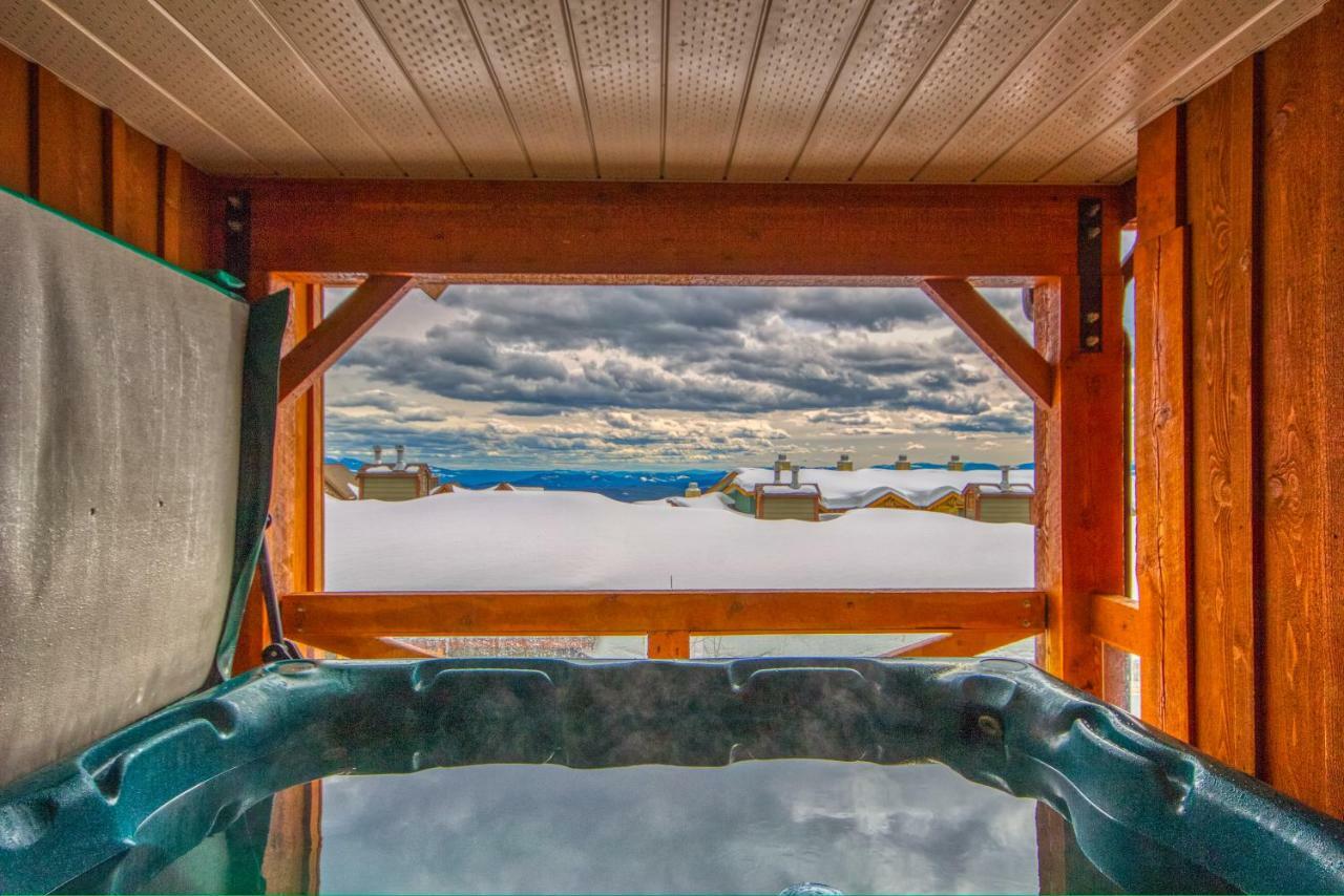 3 BR 3 Bath ski in ski out with private hot tub Big White Zewnętrze zdjęcie