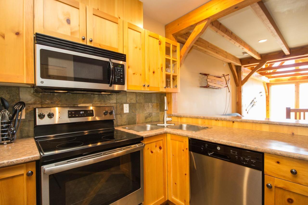 3 BR 3 Bath ski in ski out with private hot tub Big White Zewnętrze zdjęcie