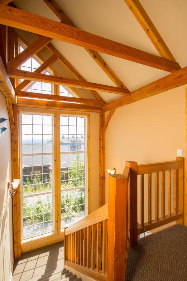 3 BR 3 Bath ski in ski out with private hot tub Big White Zewnętrze zdjęcie